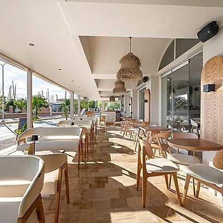 Zephyros Hotel 3*