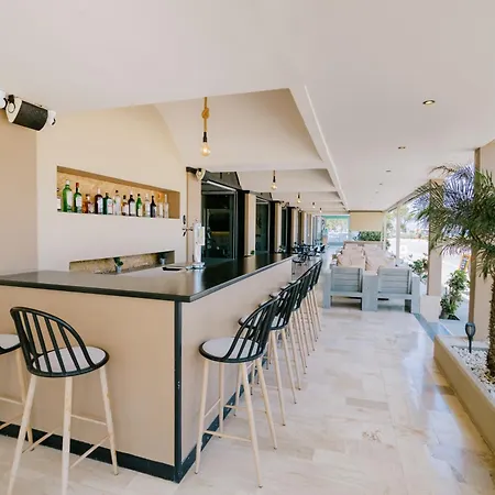 Zephyros Hotel 3*