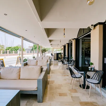 Zephyros Hotel