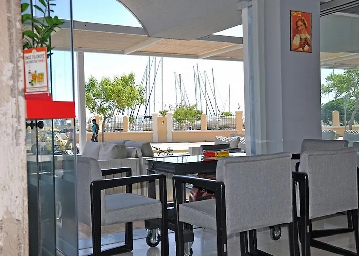 Отель Zephyros 3*