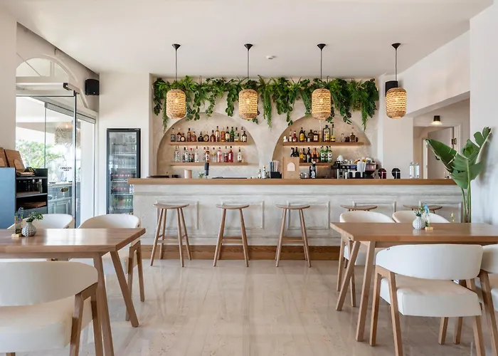 Zephyros فندق 3*